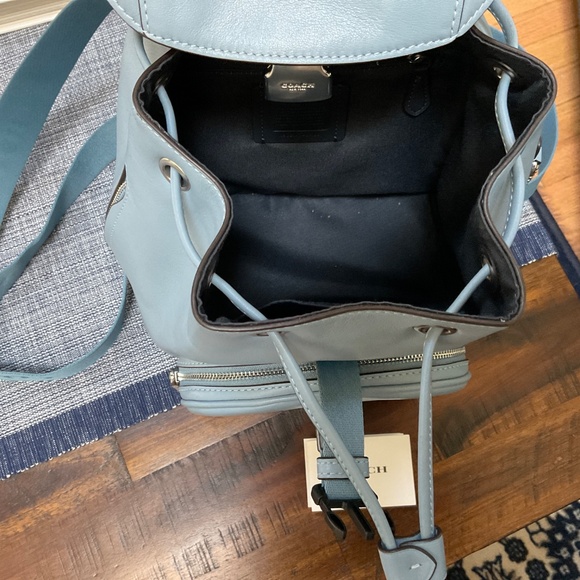 Cute coach pac back like new - Picture 5 of 6